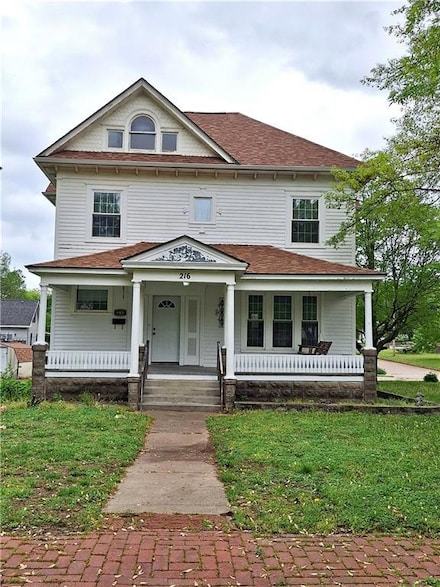 216 S Highland Ave, Chanute, KS 66720