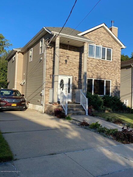 35 Colon St, Staten Island, NY 10312