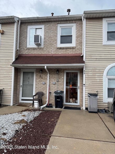 49 Doreen Dr, Staten Island, NY 10303