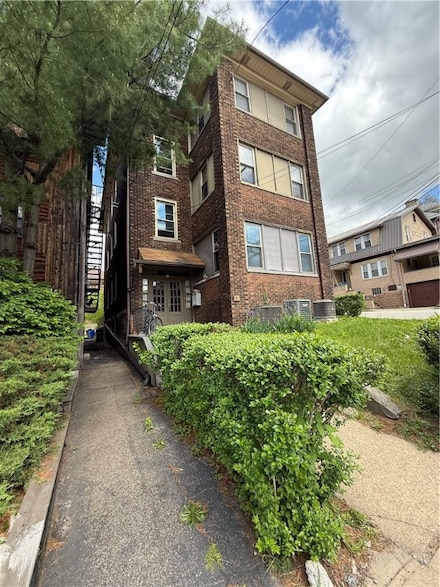 17 Lenox Ave, Pittsburgh, PA 15221