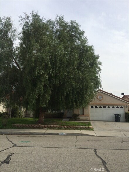 2767 Cypress St, Hemet, CA 92545