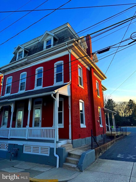 16 S Hull St, Sinking Spring, PA 19608