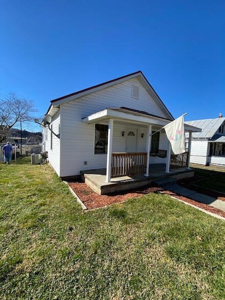 1112 N Rockbridge Ave, Covington, VA 24426