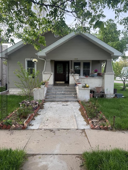 1021 W 11th St, Grand Island, NE 68801