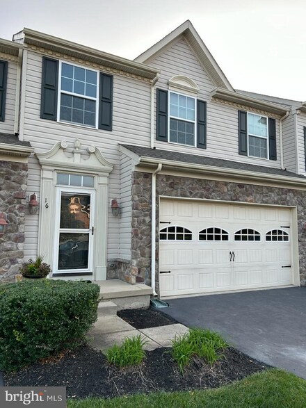 16 Abrams Dr, Florence, NJ 08518