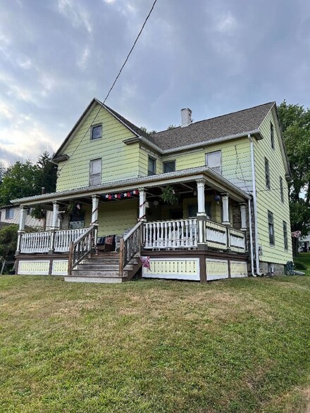 2949 Pleasant Dr, Endicott, NY 13760