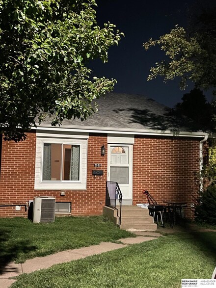 2539 S 3rd Street Plaza, Omaha, NE 68108