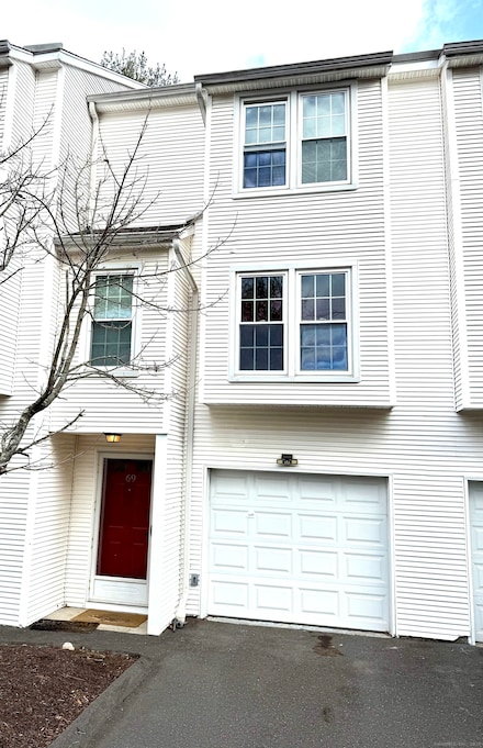 380 Hitchcock Rd Unit 69, Waterbury, CT 06705