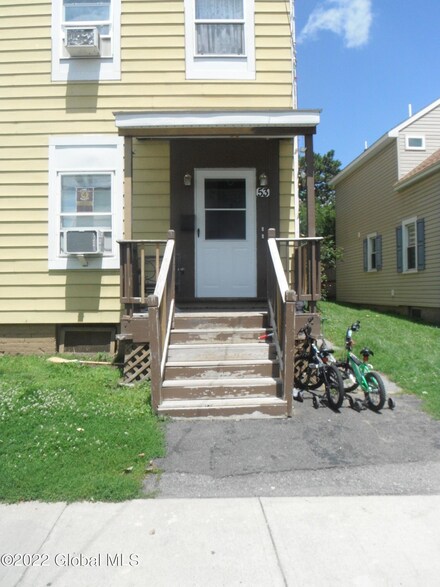 53 Pine St, Rensselaer, NY 12144