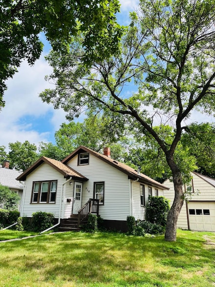 516 N Washington St, Aberdeen, SD 57401