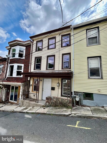 6 N 11th St, Pottsville, PA 17901