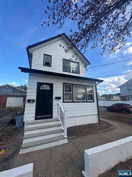 282 Green Ave Unit 2, Lyndhurst, NJ 07071