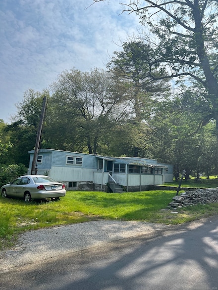 40 Tillinghast Rd, Killingly, CT 06239