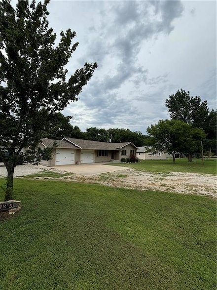901 E 2nd St, Altamont, KS 67330