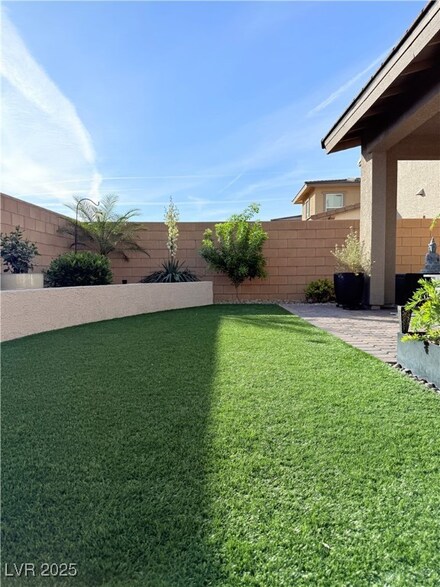 8902 Sasquatch Run Ave, Las Vegas, NV 89166