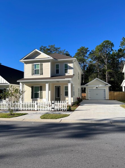 713 Reindeer Rd, Niceville, FL 32578