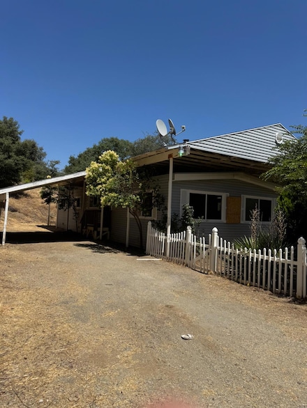 50481 Sundew Rd, Squaw Valley, CA 93675