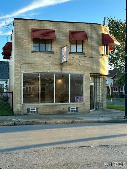 2101 Pine Ave, Niagara Falls, NY 14301