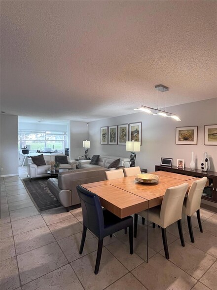 9741 Sunrise Lakes Blvd Unit 108, Sunrise, FL 33322