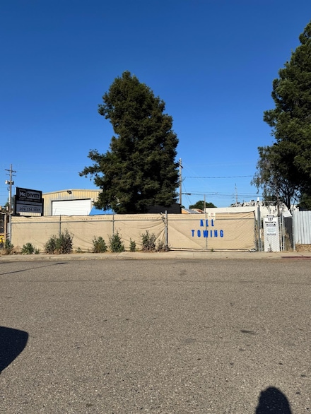 127 Houston Ln, Lodi, CA 95240