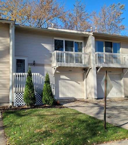 1504 Elder Dr, Aurora, IL 60506