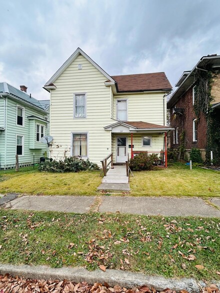 141 N Wills Ave, Covington, VA 24426