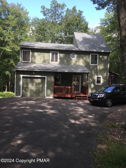 270 Oakenshield Dr, Tamiment, PA 18371