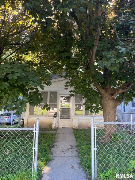 3907 N Atlantic Ave, Peoria Heights, IL 61616