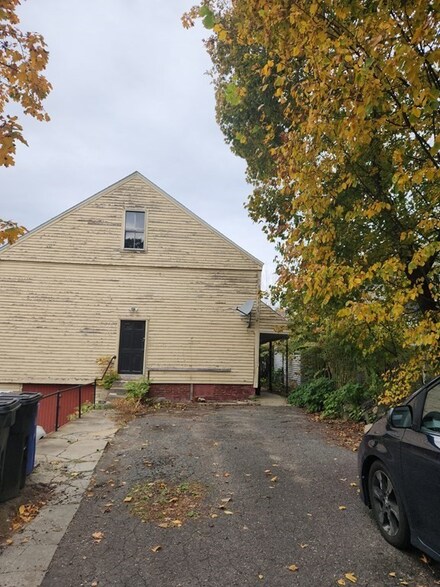 16 Prospect St, Athol, MA 01331