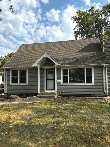 319 S Cook St, Plano, IL 60545