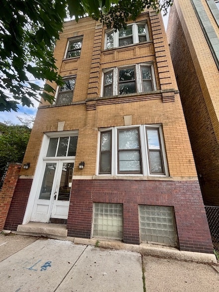 1640 W Melrose St, Chicago, IL 60657