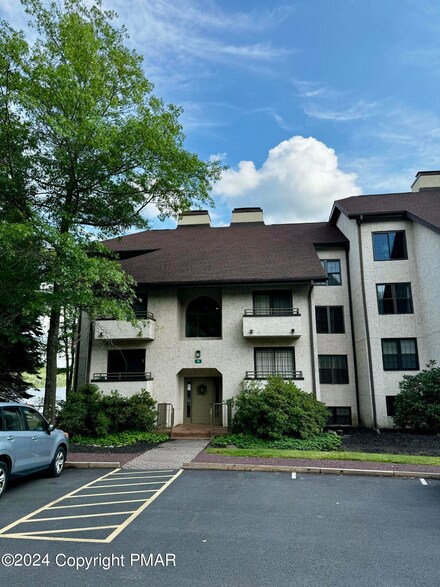 45 Midlake Dr Unit 202, Lake Harmony, PA 18624