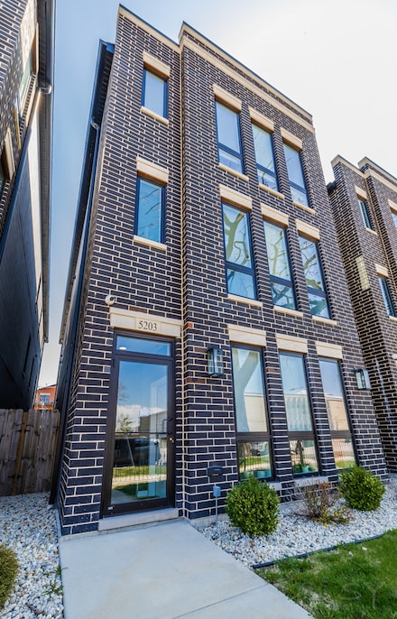 5201 S Wabash Ave, Chicago, IL 60615