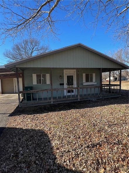 1215 S 23rd St, Parsons, KS 67357