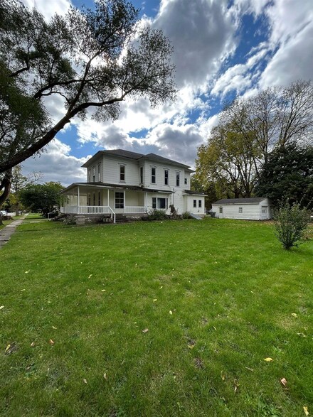 207 N Main St, South Whitley, IN 46787