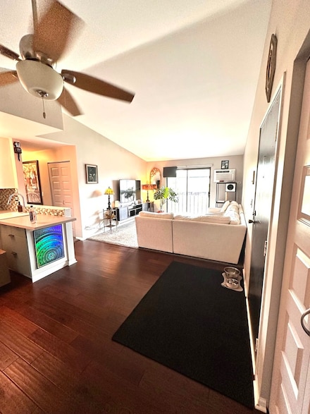 651 Virginia Rd Unit 327, Crystal Lake, IL 60014