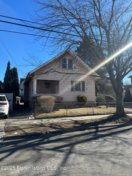 225 Livermore Ave, Staten Island, NY 10314