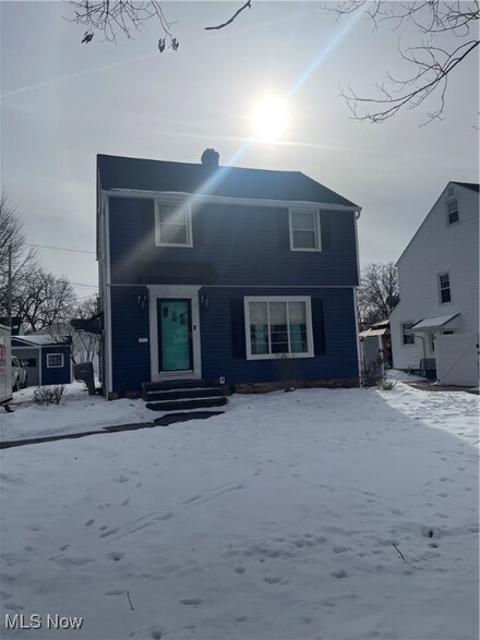 10193 Greenheath Dr, Parma Heights, OH 44130