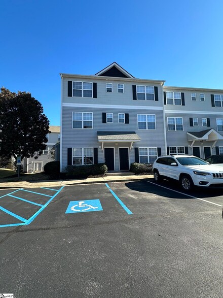 114 University Village Dr, Central, SC 29630