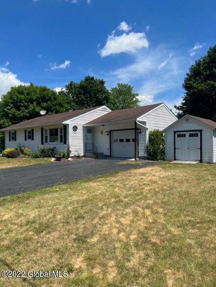 19 Mcclellan Dr, Nassau, NY 12123