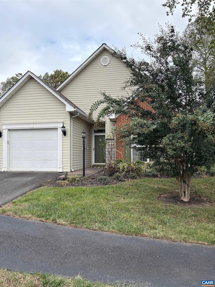 127 Deerwood Dr, Charlottesville, VA 22911