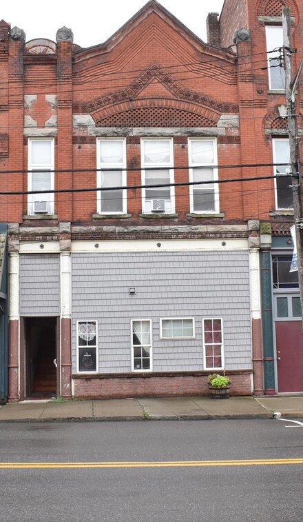 27 W Main St, Canton, PA 17724