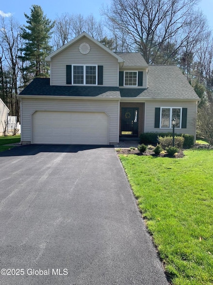 18 Cassidy Dr, Saratoga Springs, NY 12866