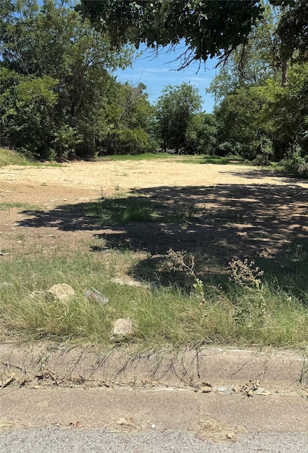 1329 Ash Crescent St, Fort Worth, TX 76104