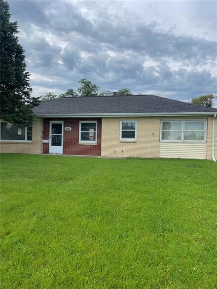 1857 1st Ave SW, Cedar Rapids, IA 52405