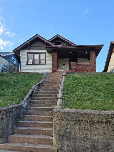 512 W 1st St, Marion, IN 46952