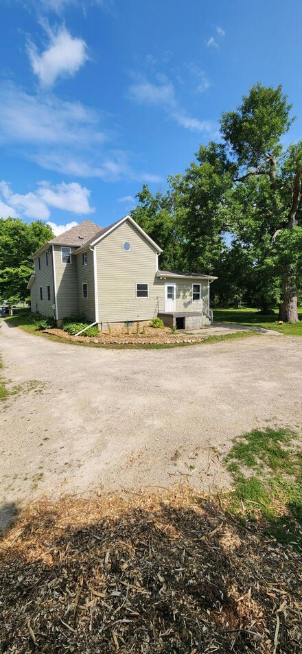 404 Main St W, Morristown, MN 55052