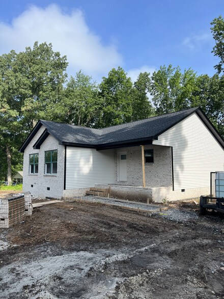 341 Jim Courtney Rd, Portland, TN 37148