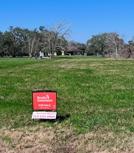 562 Mill Rd, Angleton, TX 77515