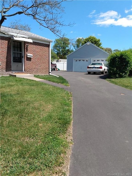 7 Pioneer Ct, Fairfield, CT 06825